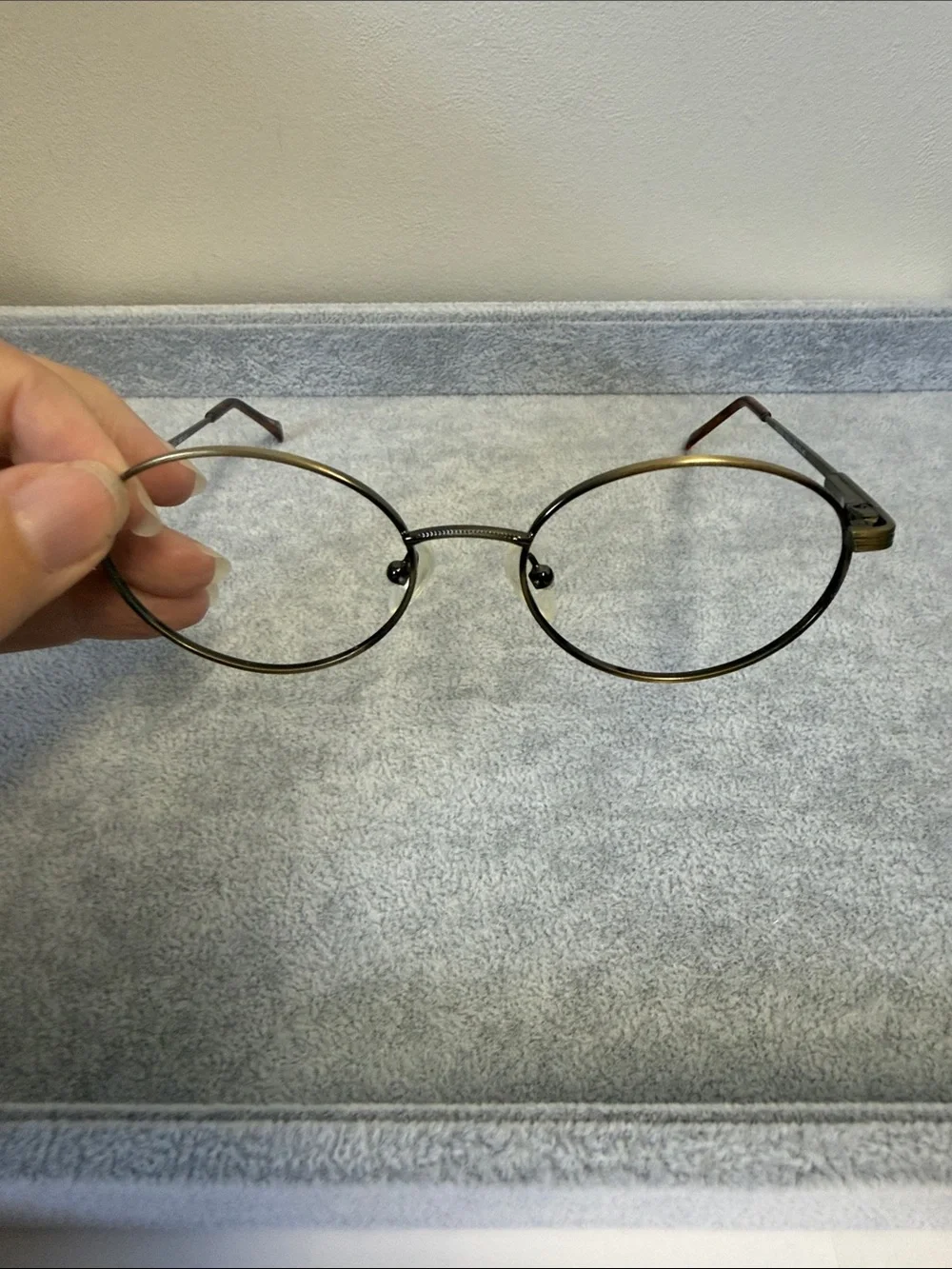 Vintage Coast 443 Round Metal Eyeglasses in Antique Gold Tone Eyesize 50
